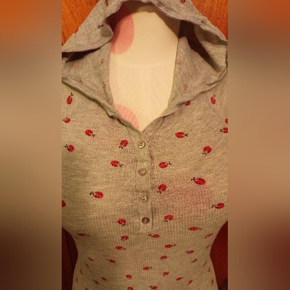 ⭐**VINTAGE**Wet seal top⭐(bundle (2) listings with a ⭐ for $15) - Picture 4 of 6